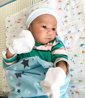 Instagram @ahmetreaggan Comel anak kelima Rebecca.